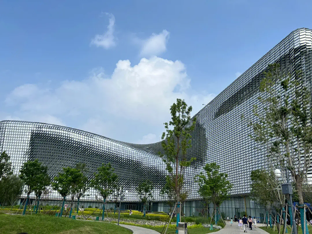 河南省科技館新館投資20多億元，以“智慧·創(chuàng)新·夢想”為展教主題