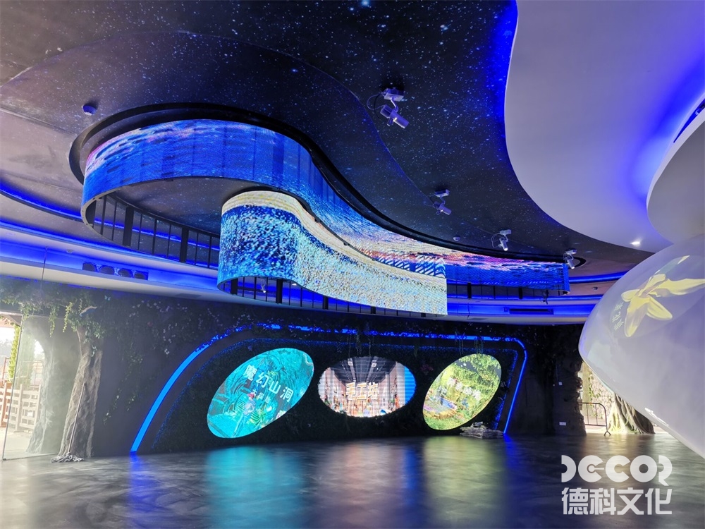 如何在文化展館設(shè)計(jì)中利用展示方式和互動(dòng)裝置來(lái)引發(fā)觀眾的思考和探索？
