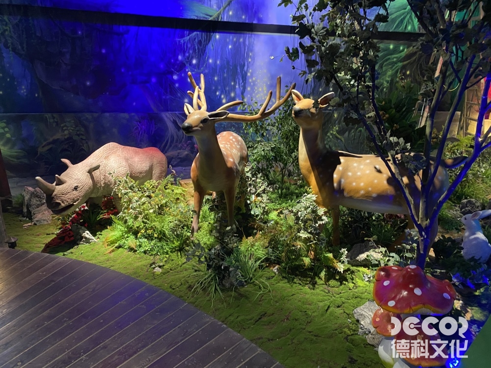 文化展館設(shè)計(jì)中，如何利用展示裝置和布局來(lái)突出文化的重要性和影響力？