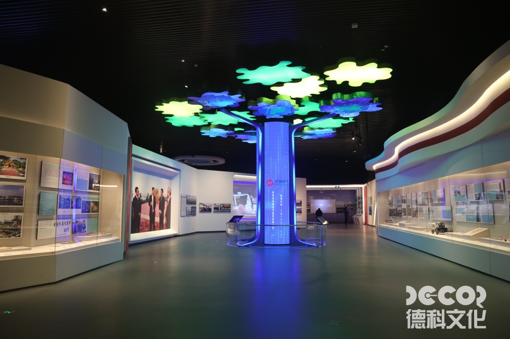 如何設(shè)計攝影博物館的媒體和數(shù)字展示設(shè)備以提供多樣化的展示形式？