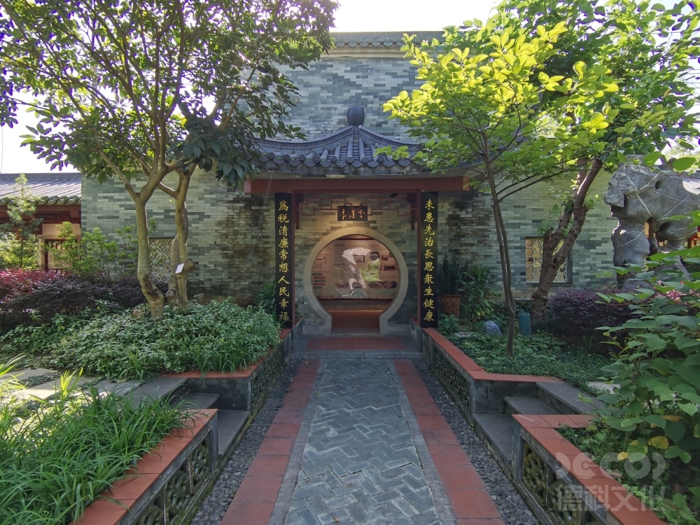 自然歷史展覽館設計中如何展示生態(tài)系統(tǒng)的功能？